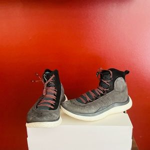 Size 8.5 - Under Armour Curry 4 FloTro Mid Jet Grey